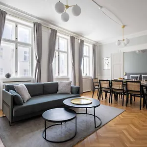 Lavish 4br In The Heart Of Cph By The Canals Apartment